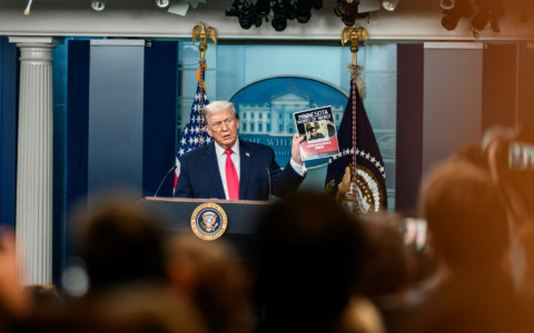 Trump: “In America c’è il boom”. E mostra le foto degli immigrati arrestati in Minnesota