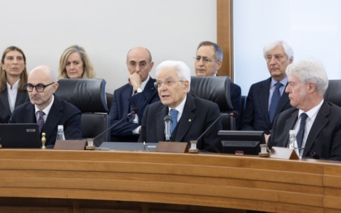 Mattarella (per la prima volta in 11 anni) presiede il Csm e richiama al “rispetto vicendevole fra istituzioni”