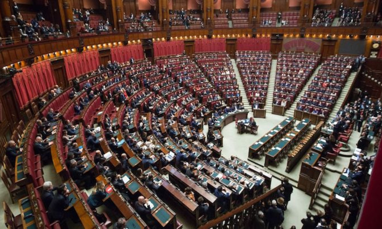 Decreto Milleproroghe: stop alla tassa sui mini-pacchi e medici in corsia fino a 72 anni