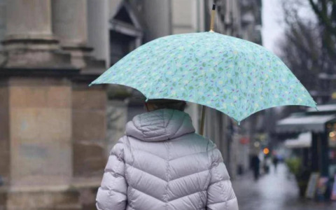 Ennesima perturbazione in Italia: allerta meteo arancione in Calabria e Lazio, le previsioni del weekend