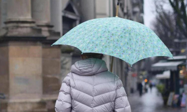 Ennesima perturbazione in Italia: allerta meteo arancione in Calabria e Lazio, le previsioni del weekend