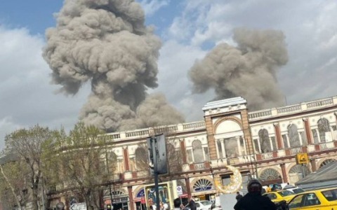 Usa e Israele attaccano l’Iran, Teheran bombarda le basi americane