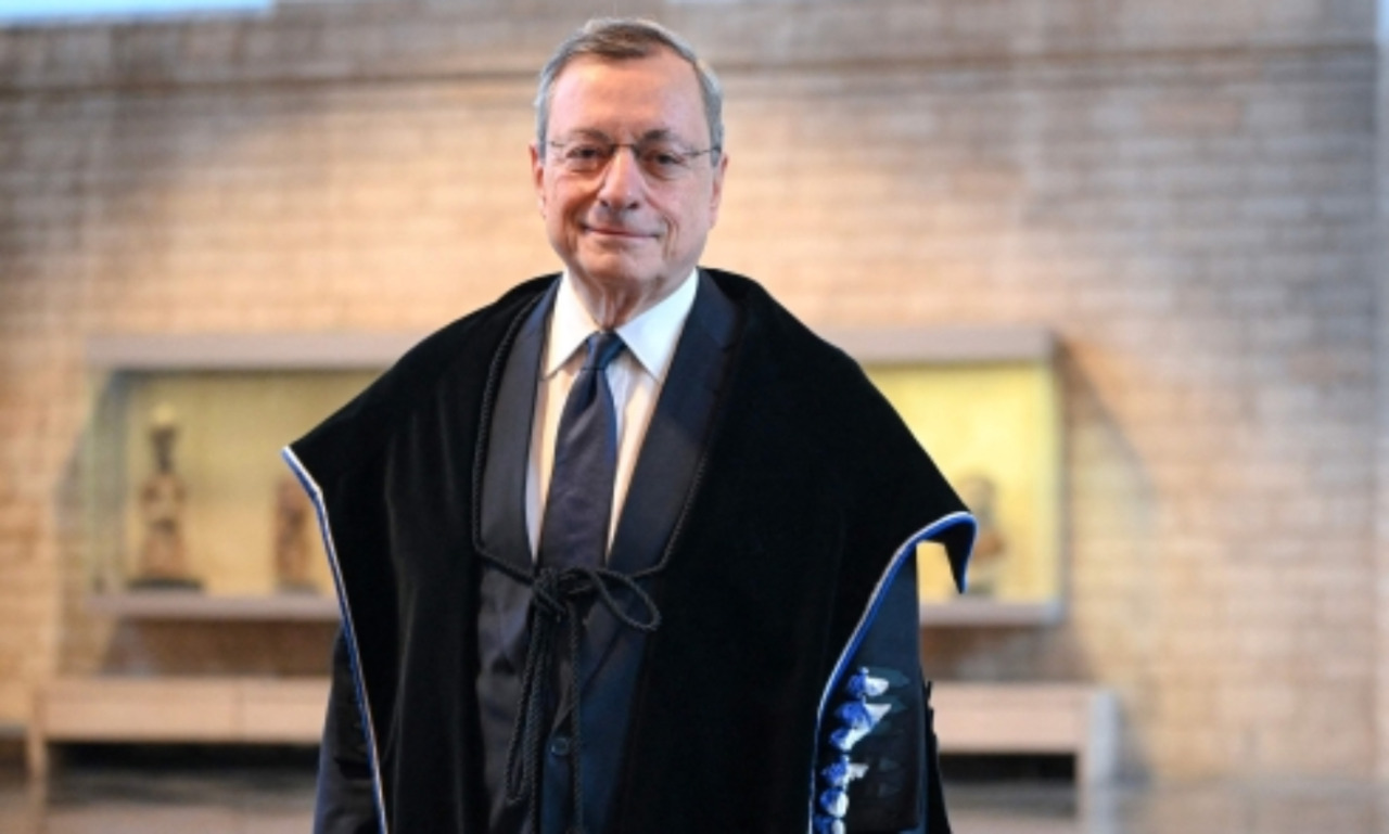 Draghi striglia ancora l’UE: “Rischia di diventare subordinata, divisa e deindustrializzata”