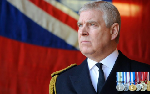 Londra, arrestato il principe Andrea: “Condivise informazioni riservate con Epstein”