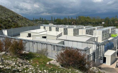 Centri migranti in Albania, incontro al Parlamento europeo: “L’Italia mortifica i diritti umani”