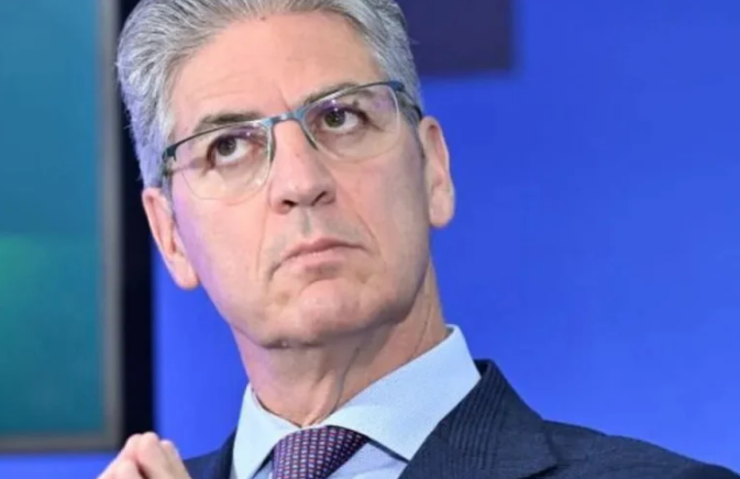 Paolo Petrecca si dimette dopo le polemiche per il commento sulla cerimonia di apertura