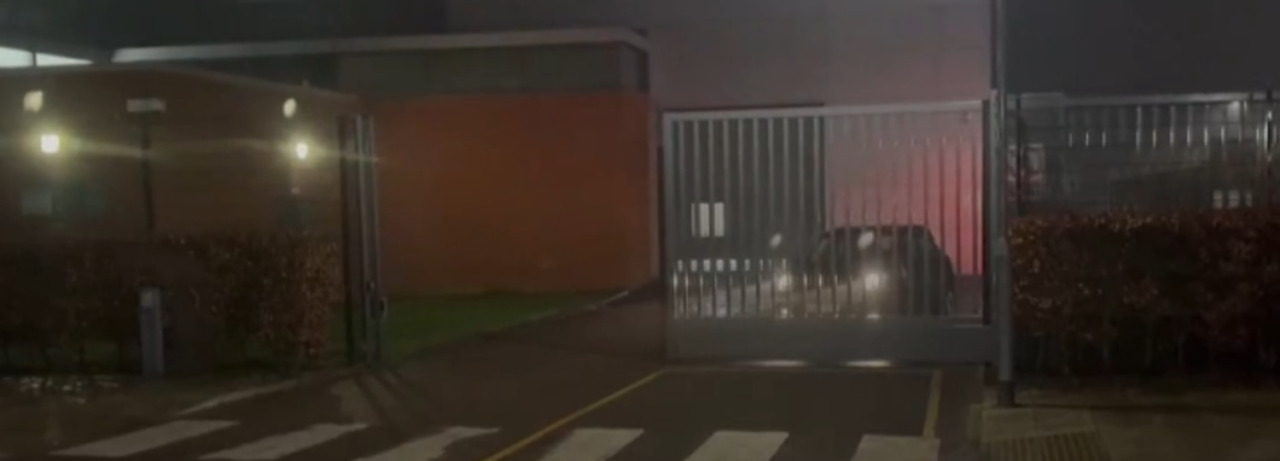 Il principe Andrea rilasciato in serata, la gelida distanza di re Carlo