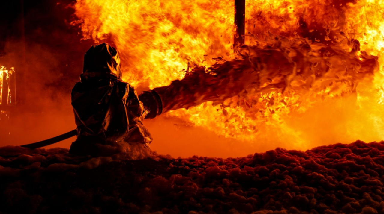 Usa e Ucraina preparano un nuovo trilaterale, Mosca attacca Kiev con missili e droni