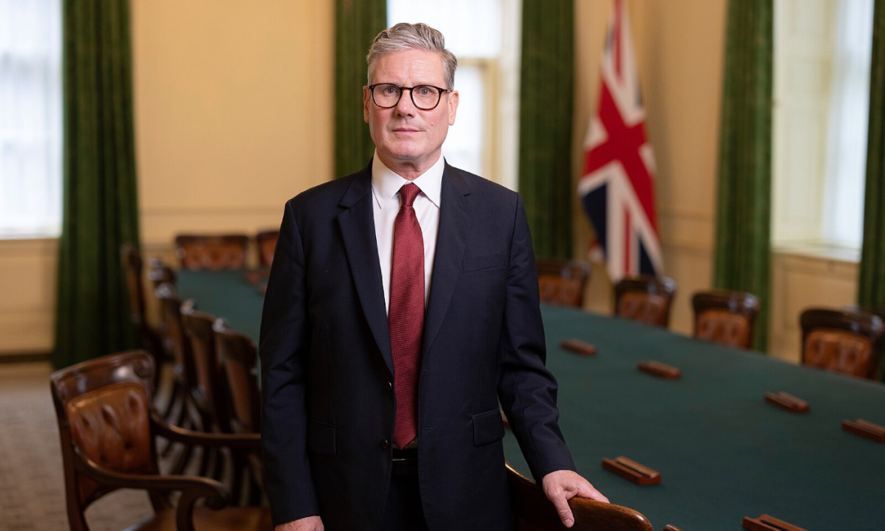 Gli Epstein files rischiano di far cadere il Governo in Inghilterra: dimissioni a catena