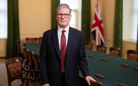 Gli Epstein files rischiano di far cadere il Governo in Inghilterra: dimissioni a catena