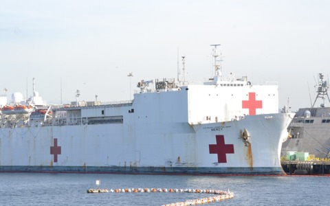 Trump alla Groenlandia: “Vi mando una nave ospedale”. La premier danese: “Grazie, ma da noi la sanità è gratuita”