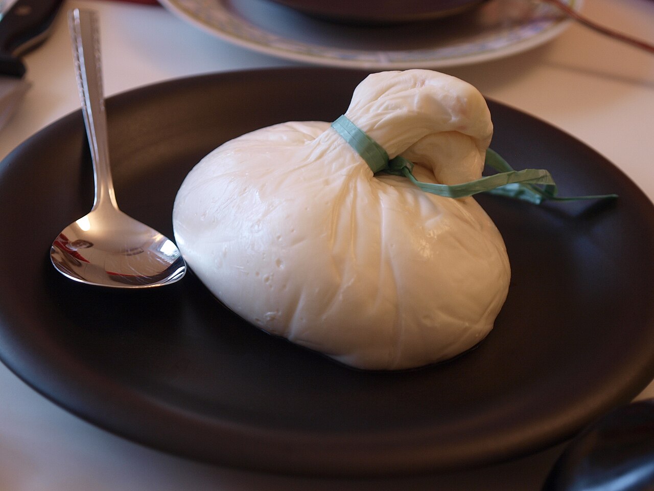 Listeria in burrata e stracciatella: i prodotti richiamati (da non mangiare)