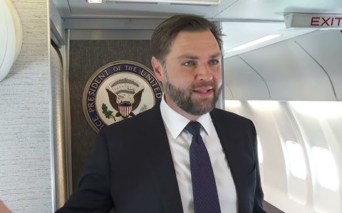 J.D. Vance atterra a Malpensa con 14 aerei: super missione americana a Milano per i Giochi