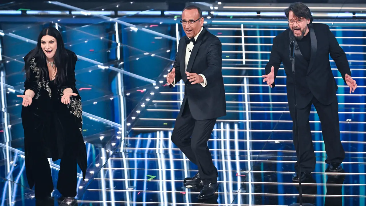 Sanremo 2026 ascolti della seconda serata: Carlo Conti migliora ma non si avvicina ai record 2025