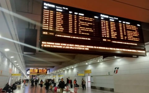 Sabotaggio ferroviario tra Bologna e Pesaro: cavi tranciati, ordigni e incendi. Attentato contro le Olimpiadi?