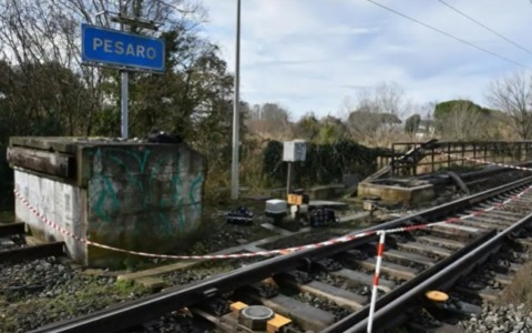 Sabotaggio treni a Bologna e Pesaro, si indaga per terrorismo