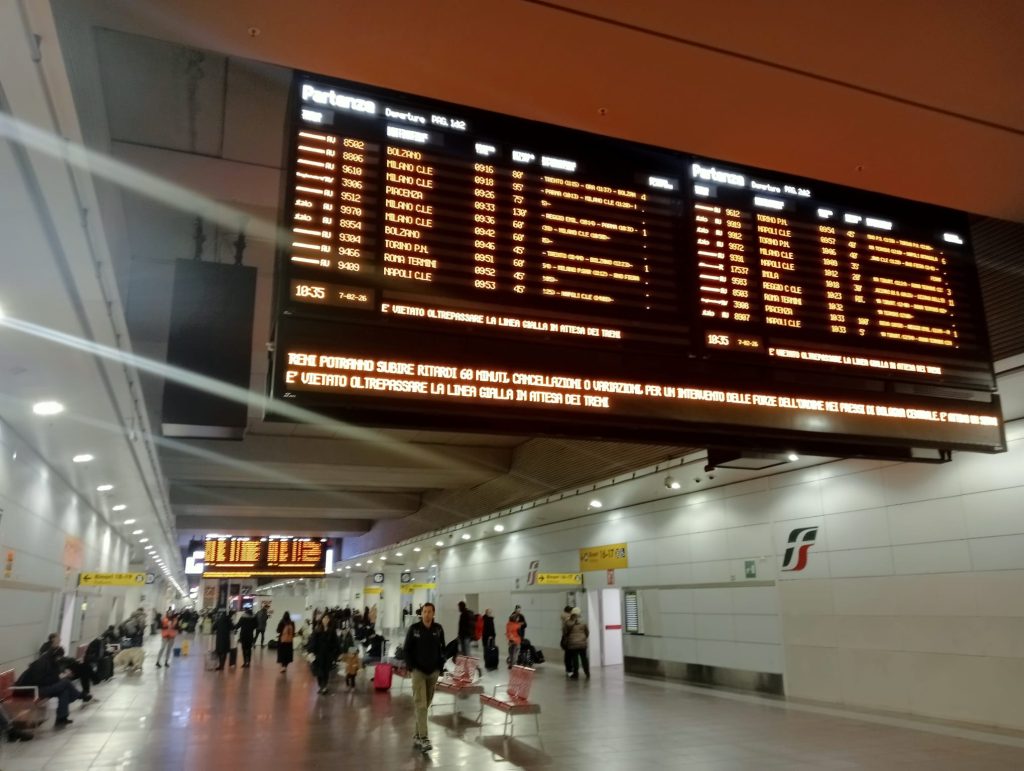 Sabotaggio ferroviario tra Bologna e Pesaro: cavi tranciati, ordigni e incendi. Attentato contro le Olimpiadi?