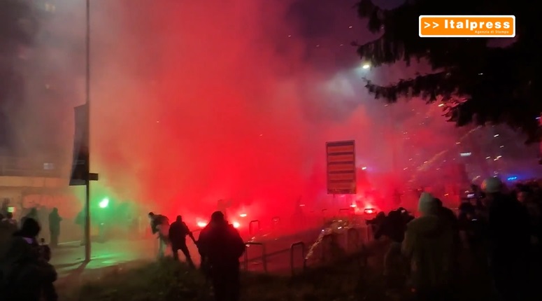 Corteo contro le Olimpiadi Milano-Cortina 2026: protesta, scontri e sei fermati