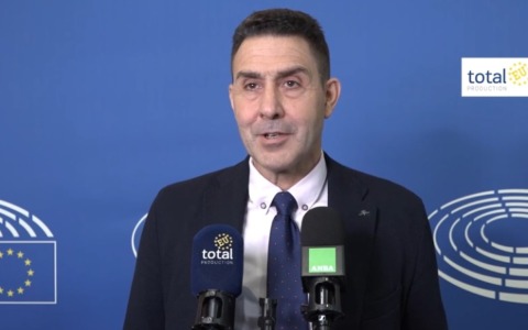 Fiducia su Ucraina, Crosetto “blinda” Lega e Vannacci. Opposizione: “La maggioranza in politica estera non c’è più”