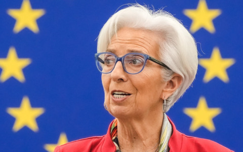 “Guerra shock economico oltre l’immaginazione”. Trump parla di diplomazia, ma intanto invia altri 10mila soldati nel Golfo