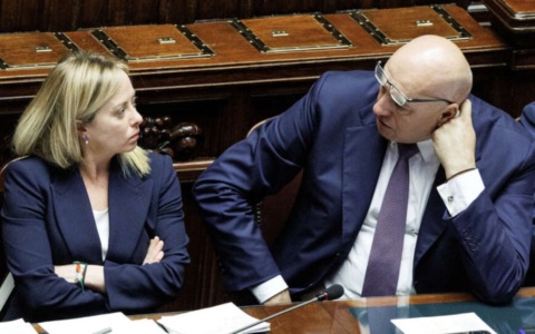 Guerra: oggi Crosetto in Parlamento, giovedì tocca a Meloni