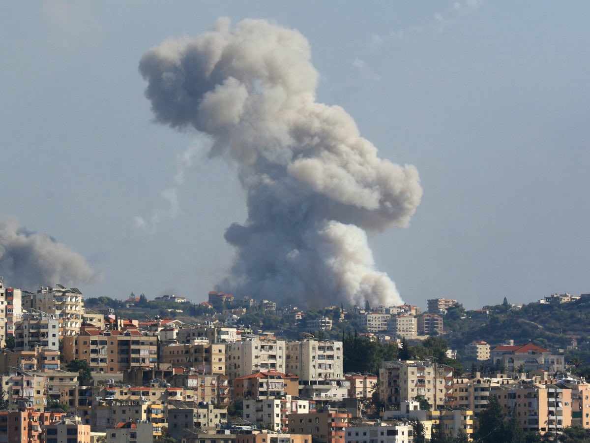 Ancora attacchi su Teheran e contrattacchi su Israele. Nel mirino il successore di Khamanei (il figlio)