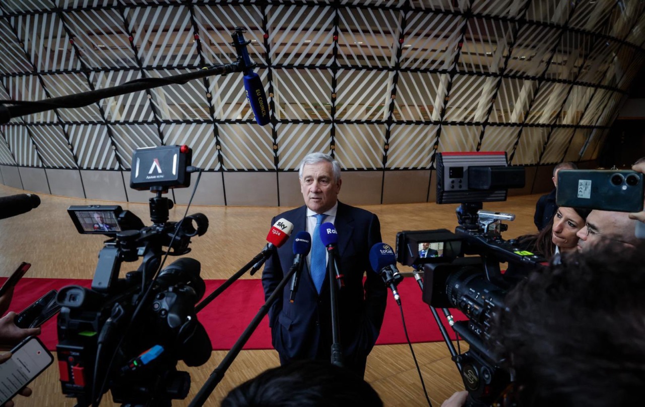 Tajani: “La sicurezza dello stretto di Hormuz va garantita attraverso il dialogo”