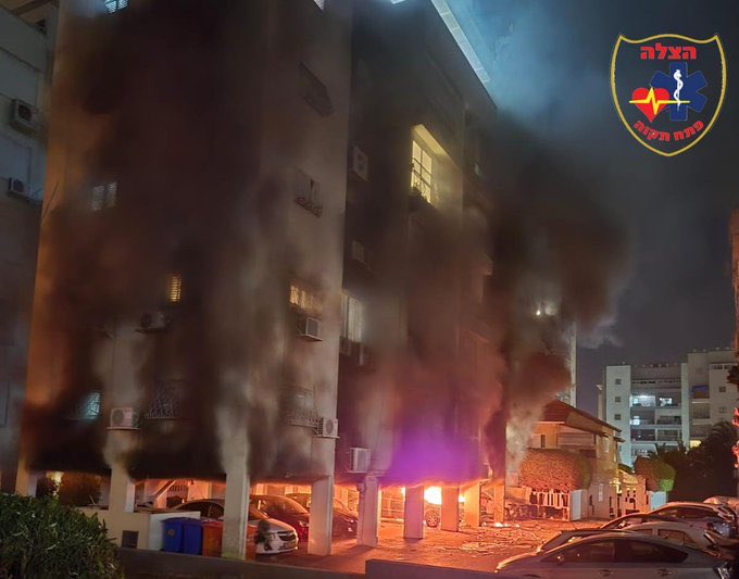 L'Iran minaccia vendetta per la morte di Larijani: missili su Tel Aviv, due morti