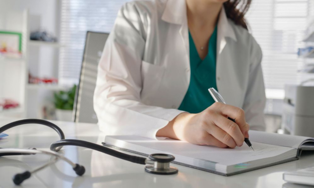 In Italia mancano più di 5.700 medici di base ed entro il 2028 ne andranno in pensione 8mila