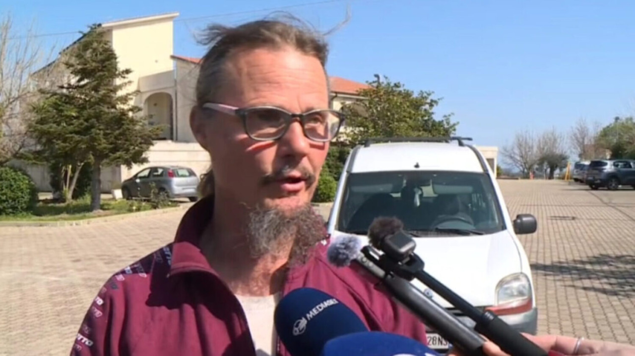 Famiglia nel bosco, appello del padre: “No a presidi di protesta, ma i bambini tornino a casa”