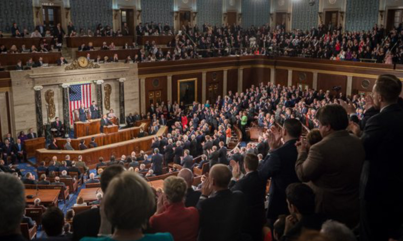 Mozione dei democratici americani per fermare gli attacchi in Iran e limitare i poteri di Trump ma il Senato dice no