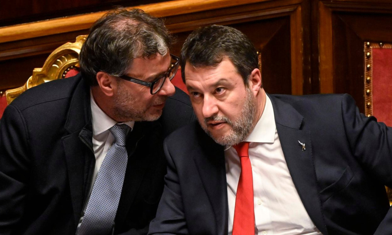 Salvini e Giorgetti incontrano le compagnie petrolifere: “Tasse extra se non si ferma la speculazione”