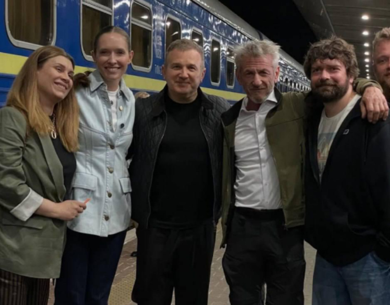 Sean Penn vince l’Oscar 2026 ma non si presenta: è a Kiev per sostenere l’Ucraina