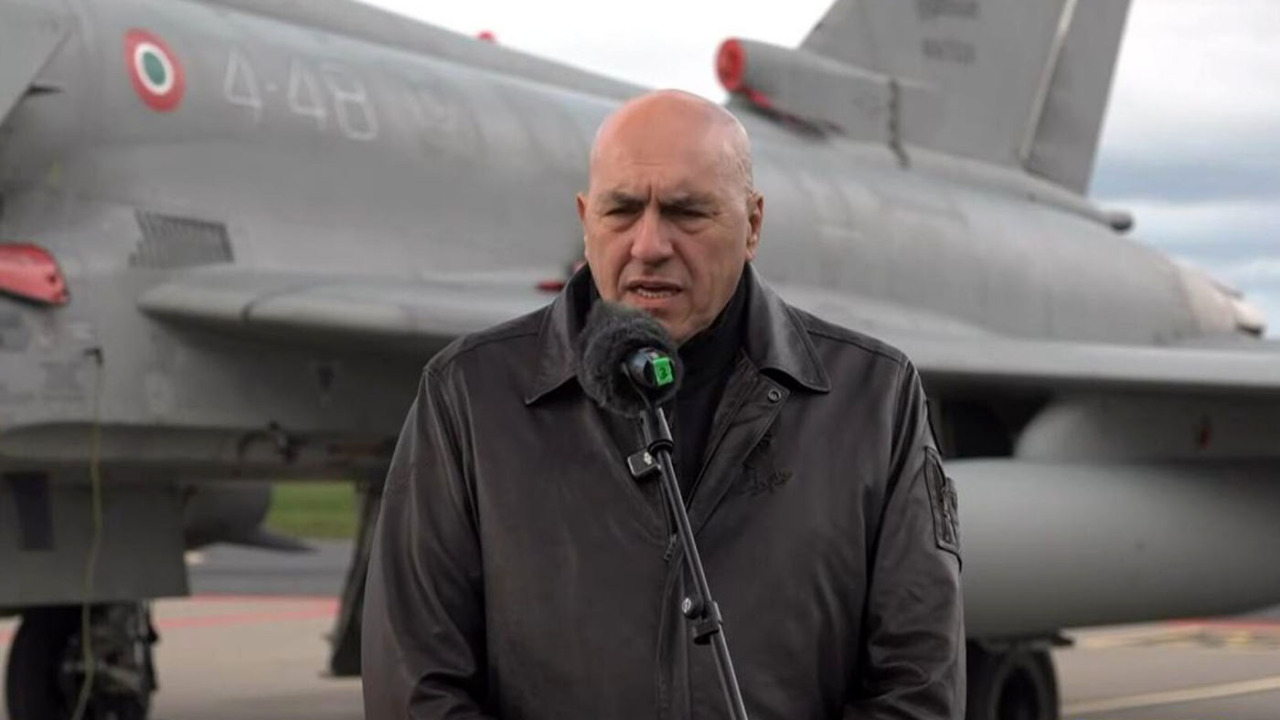 Crosetto: “Bonifico tre volte superiore alla quota che pagano i civili ospiti di un aereo militare”