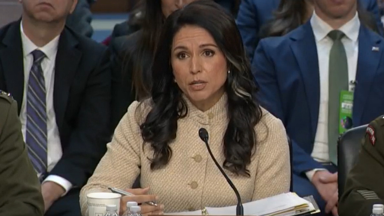 La direttrice dell’intelligence Usa fa scena muta sull’Iran minaccia atomica