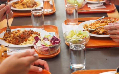 Meritocrazia Italia: contro i disturbi alimentari, si parta dalle mense scolastiche