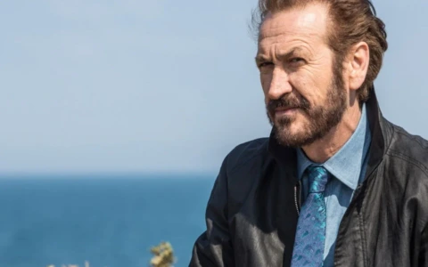 Incidente sul set: frattura alla gamba e operazione per Marco Giallini