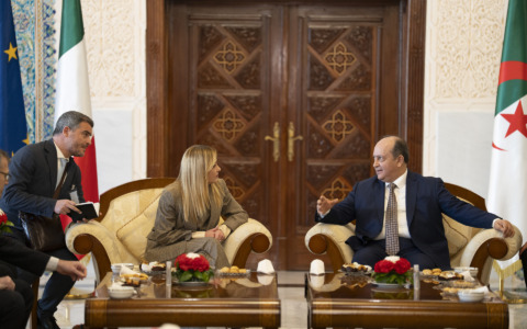 Oggi la premier Meloni ad Algeri: il perché di una visita strategica