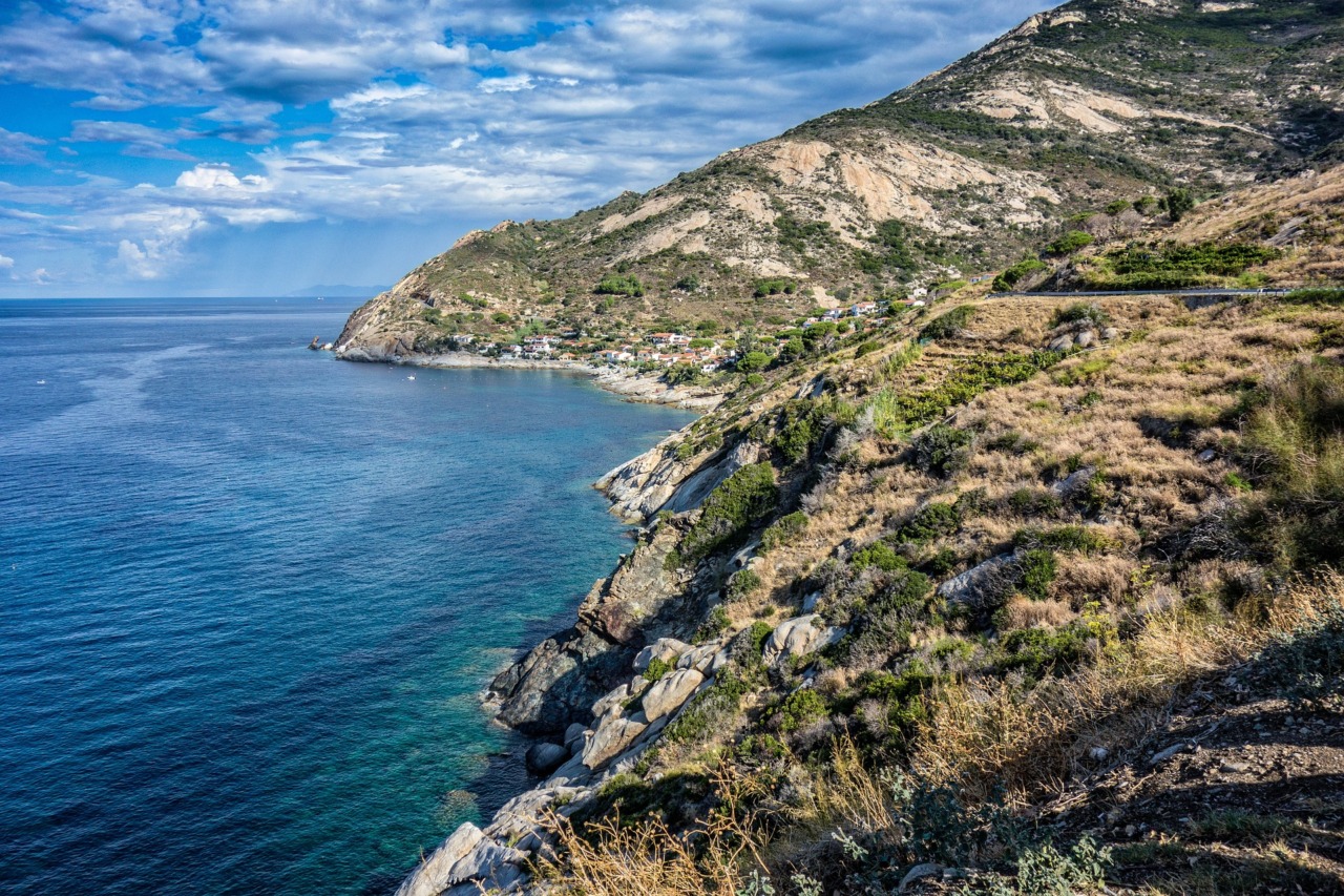 Trekking all’Isola d’Elba: percorsi tra mare, montagna e natura selvaggia