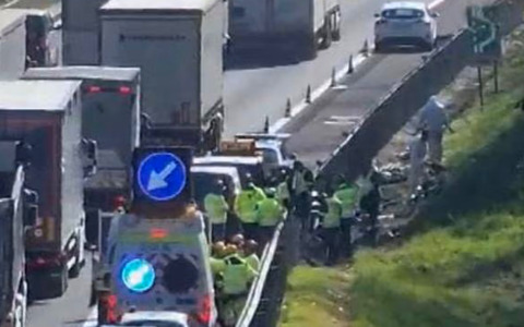 Incidenti sul lavoro: schiacciato da un mezzo agricolo, morti tre operai sulla A1