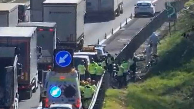 Incidenti sul lavoro: schiacciato da un mezzo agricolo, morti tre operai sulla A1