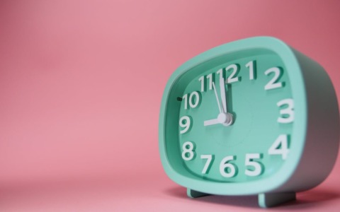 Quando torna l’ora legale a marzo 2026: il ritorno della luce e i benefici per salute e ambiente