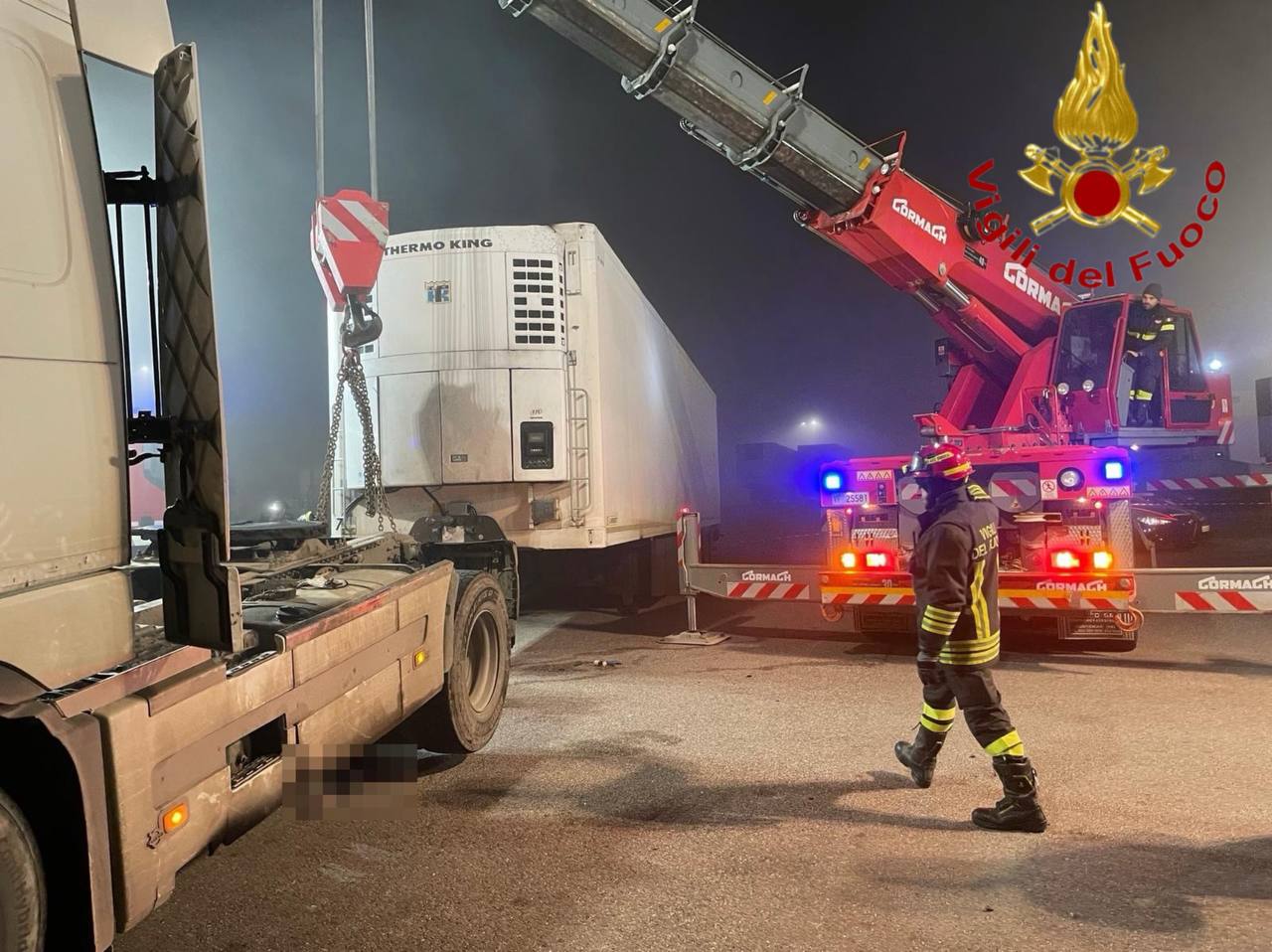 Incidenti sul lavoro, due vittime: operaio 26enne precipita da 10 metri all’ex Ilva, 42enne investita dal Tir in azienda