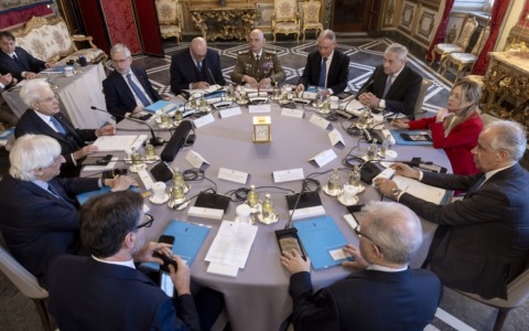 Consiglio Supremo di Difesa al Quirinale: preoccupazione per la guerra Iran-USA-Israele, l’Italia non parteciperà al conflitto