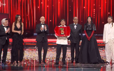 Per sempre sì: testo e video della canzone di Sal Da Vinci che ha vinto Sanremo 2026