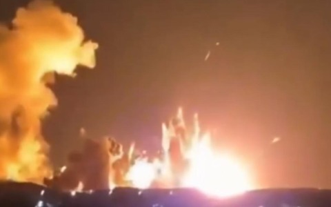 Il video di un deposito di munizioni distrutto in Iran postato da Trump