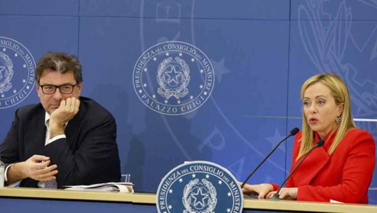 Il governo è al lavoro per prorogare il taglio delle accise sui carburanti