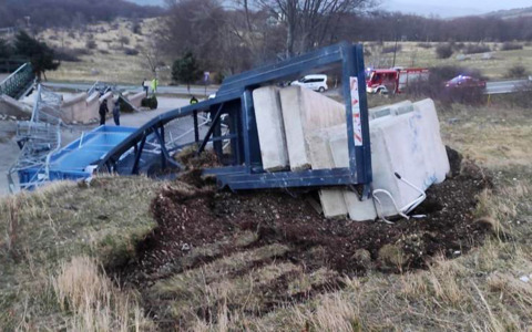 Incidenti sul lavoro, inizio settimana ferale: operaio muore su una gru a causa del forte vento