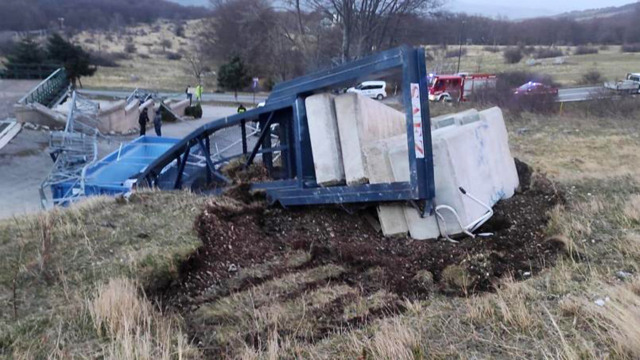 Incidenti sul lavoro, inizio settimana ferale: operaio muore su una gru a causa del forte vento