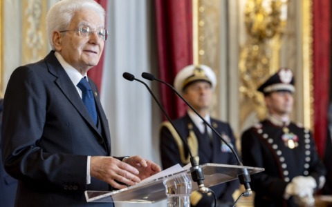 Nuovo monito di pace di Mattarella davanti alla platea dei Combattenti